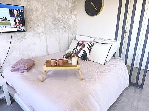 Mons-en-Baroeul Apartment | LeRelaisdOdile - Idéal PRO & Couple - Studio Cosy - Proche Metro - Parking Gratuit - Mons-en-Barœul - - WIFI HD - Smart TV - Entrée Autonome