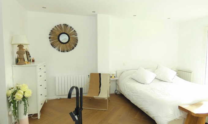 Bilieu House | LES 3 CÈDRES lake view, table football and billiards