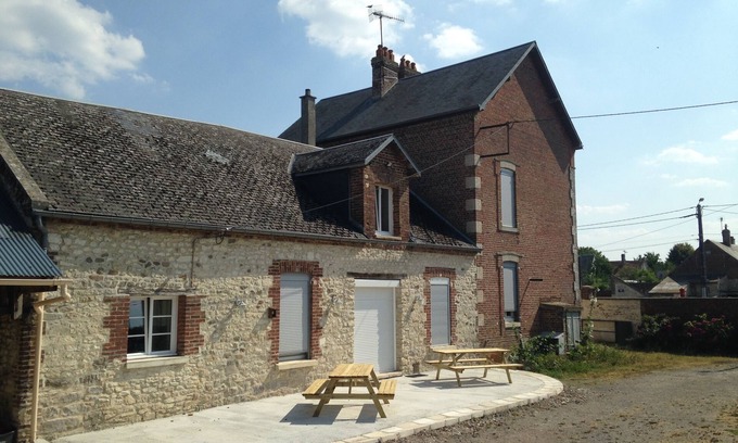 Monceau-le-Waast House | "Les agapes" Large 350 m2 gite in fenced park for up to 18 people.