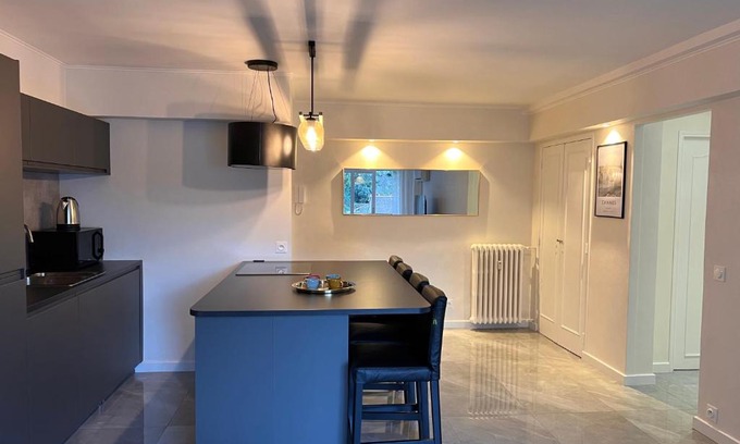 Prado - Republique Apartment | Les Arènes - Cannes centre, Charmant 2 pièces récemment rénové de 45 m2 avec sa terrasse de 10 m2