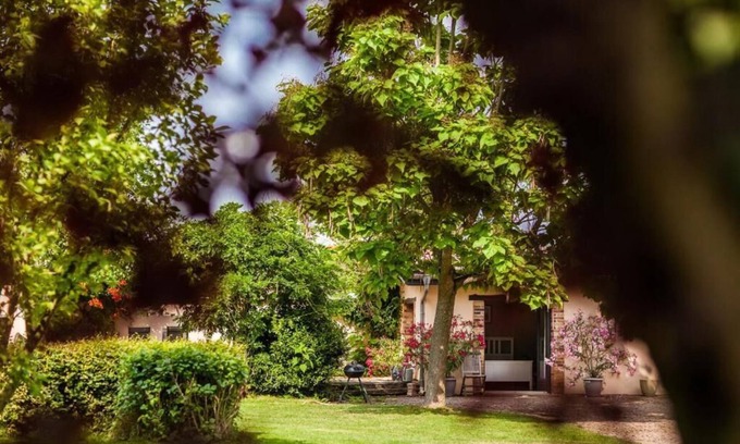 Saint-Jean-de-Thurigneux Bed & Breakfast | Les Barelles Chambres Dhôtes