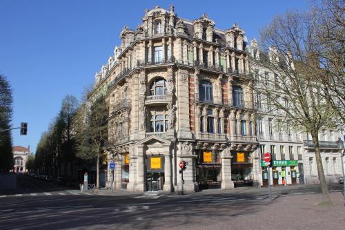 Historic Center House | Les Cariatides