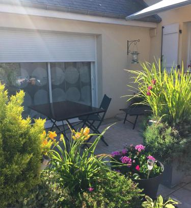 Quettehou Bed & Breakfast | Les Charmilles
