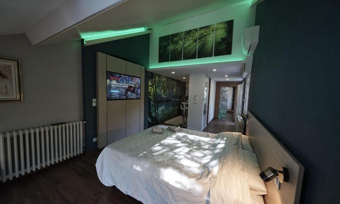 Montferrand-le-Chateau Apartment | LES CLEFS DU PARADIS avec SPA