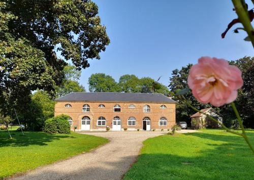 Gravigny Boat Rental | Les Ecuries du Château