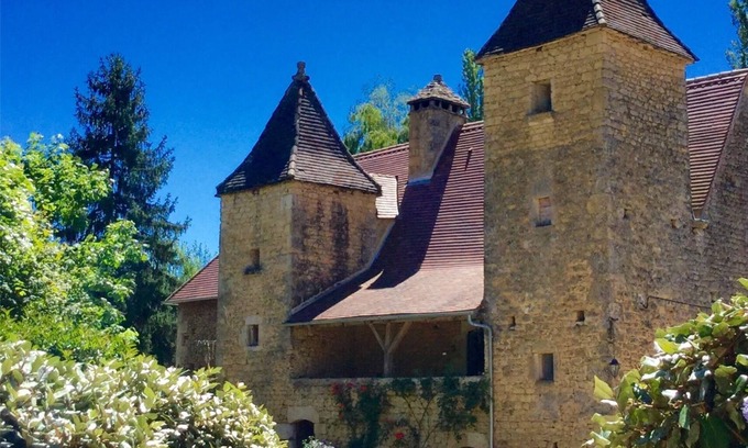 Villefranche-du-Perigord Cottage | Les Fleurs at Manoir Bourgale, central Dordogne, 50 acre park - peace!
