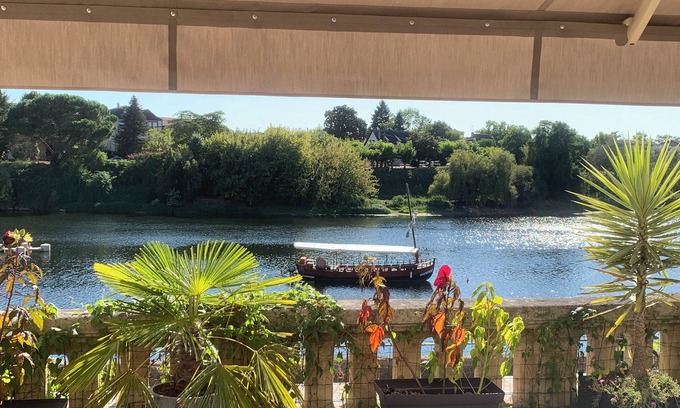 Bergerac Apartment | Les flots dorés Magnificent apartment overlooking the Dordogne with breathtaking views