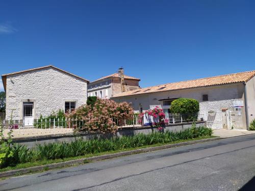 Saint-Seurin-de-Palenne Bed & Breakfast | Les Gîtes du Vigneron et Cd'h