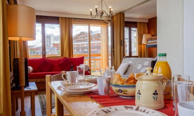 Les Almes Apartment | Les Grandes Balmes I et II (Le Lac) by Interhome