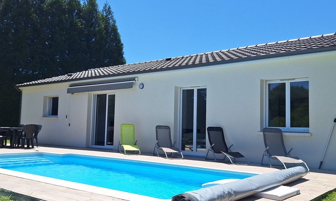 Piegut-Pluviers House | Les Granges de Soulagnieux – Family Holiday Home with Pool and Lake View