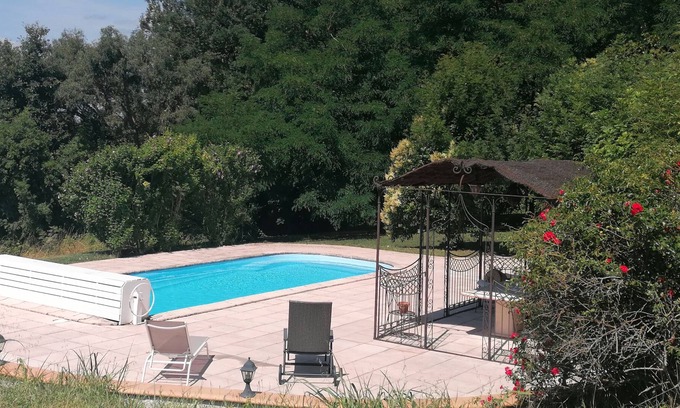 Castelsarrasin Bed & Breakfast | Les Hirondelles - Ferme Fortifiée Avec Piscine!