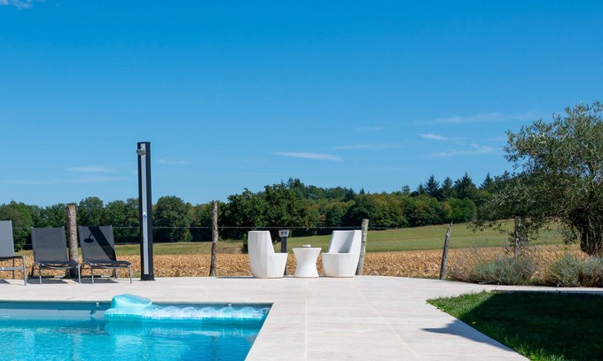 Panazol House | "Les Lièvres" House: Air-conditioned Relaxation Oasis with Pool & Jacuzzi