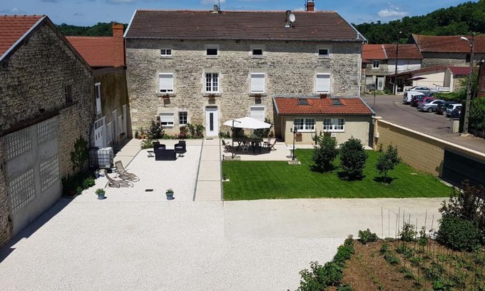 Chamouilley House | Les Lilas Roses