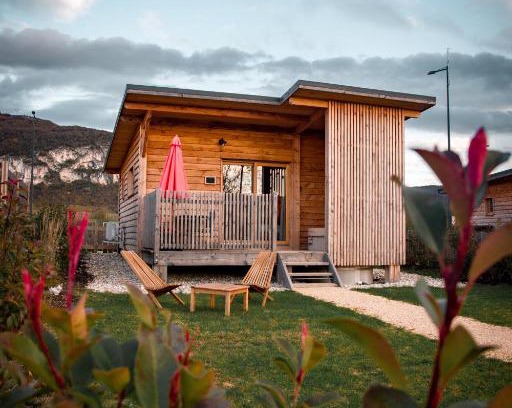 Virignin Cabin | Les Lodges de la ViaRhôna/cabane-spa