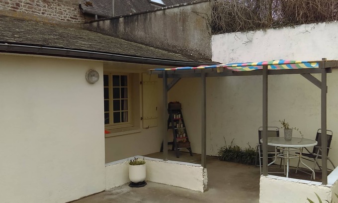 Brece House | LES MEZERAIS RURAL 1 BED PRIVATE COSY GITE SLEEPS 2
