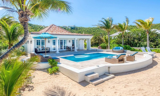 Les Terres Basses Villa | Les Palmiers Summary: