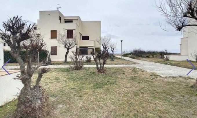 Saint-Hippolyte Apartment | Les Pieds Dans Leau vue sur mer