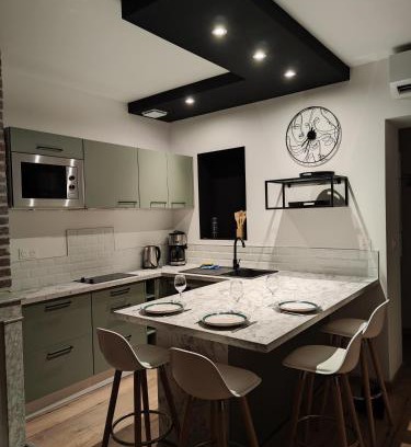 Chauny Apartment | Les toits de la République