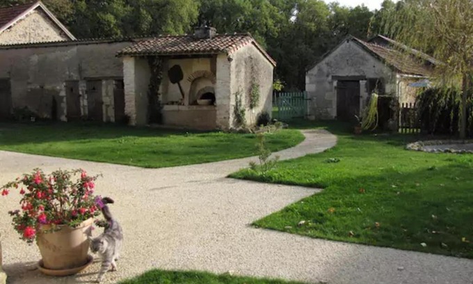 La Bussiere House | Les Tortues