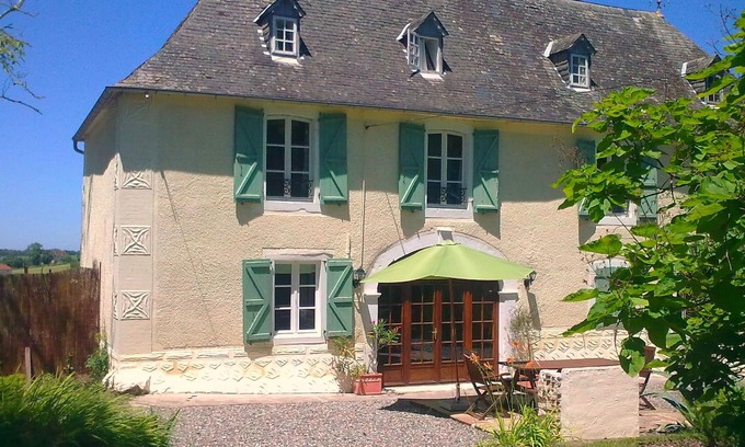 Lucq-de-Bearn House | Les Vieux Chenes -18th century house With Mountain Views & Large Pool