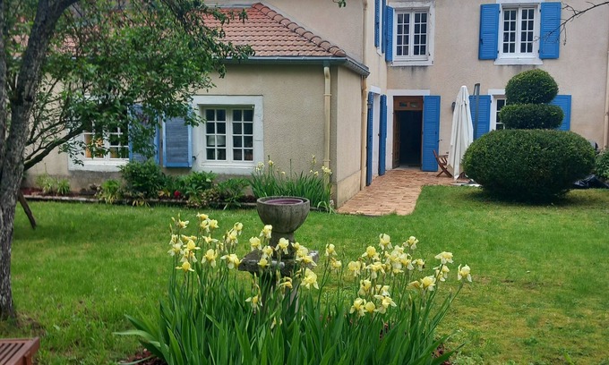 Gondrecourt-le-Chateau House | LES VOLETS BLEUS WARM COUNTRY HOME