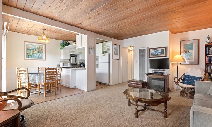 Carpinteria Apartment | Less than 1 block from the beach!