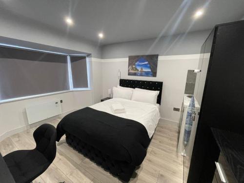 Pinkwell House | Letzi Ensuite, 15 Min to Heathrow, Fast WiFi