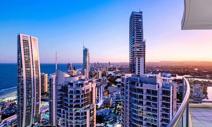 Surfers Paradise Apartment | Level 45 Luxury Sub-Penthouse in Towers of Chevron - Hosted by Coastal Letting Co.
