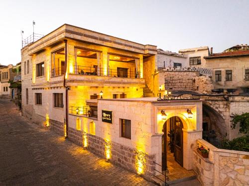 Ortahisar Hotel | Library Cave House