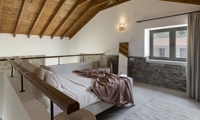 Sourpi Apartment | Lichnos Luxury Maisonette 1