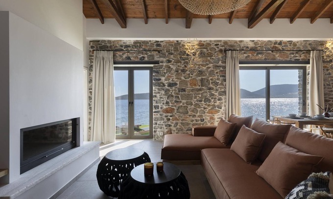 Sourpi Apartment | Lichnos Luxury Suite
