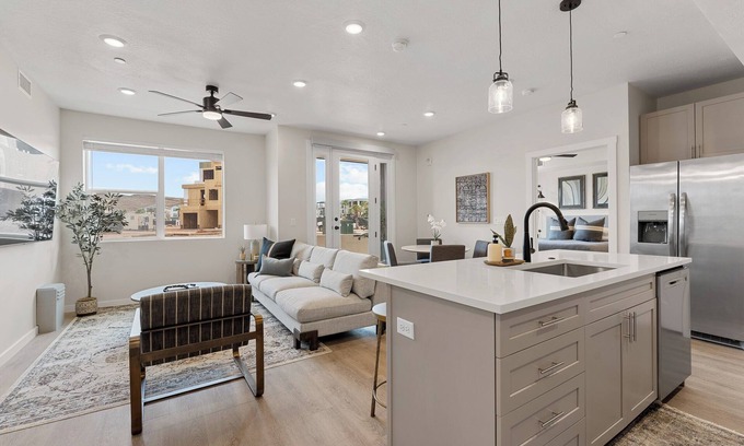 St. George Condo | Life is Good: Desert Color Lagoon + Beaches
