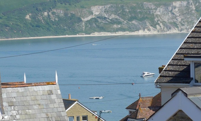 Swanage Condo | Light, airy 1st Floor Apartment with delightful views over bay and Purbeck Hills