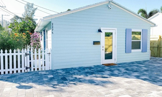 Delray Beach Cottage | Light and Bright 1 Bed 1 Bath Cottage in Downtown Delray Beach