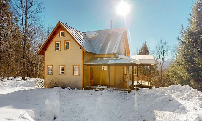 Moretown House | Light-filled retreat in Mad River Valley with internet & deck