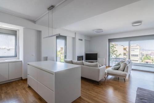 Papagou-Holargos Apartment | Light