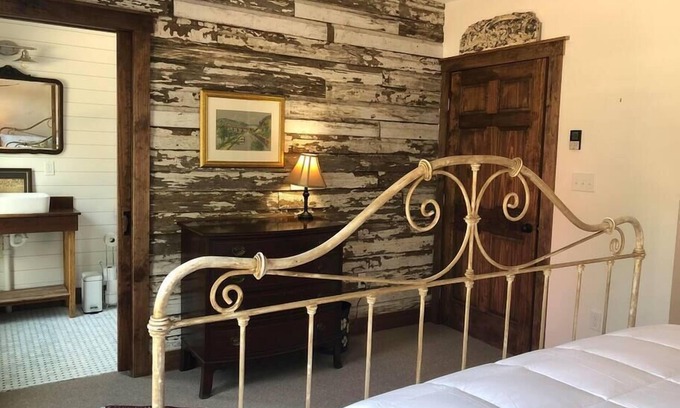 Bolivar Bed & Breakfast | Light Horse Inn: Suite 6