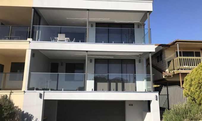 Port Hughes House | Lighthouse Port Hughes - Pet Friendly Beachfront Accommodation