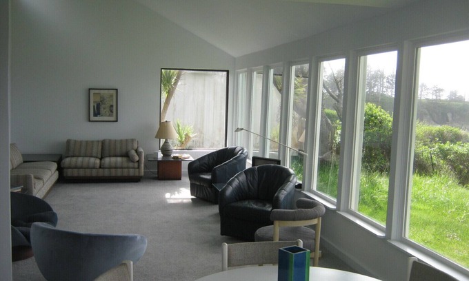 Coos Bay House | Lighthouse Way Ocean View Home