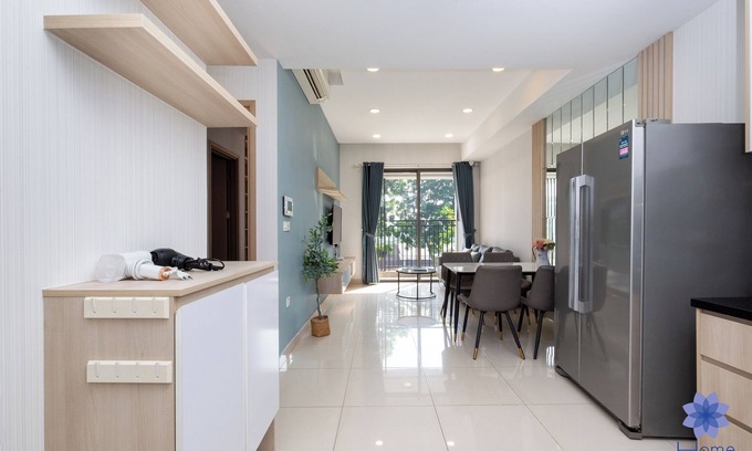 Tan Binh House | Lighting 2BRs Apt, 5minsfrom Airport, Free gym & Pool