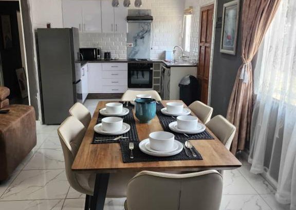 Francistown House | Lihles