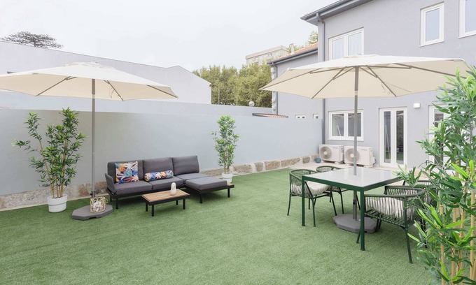 Leixões House | Liiiving in Matosinhos- Colorwave Terrace House