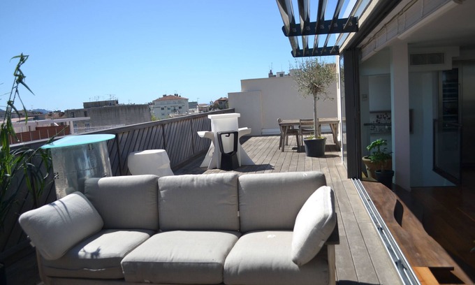 Prado-Perier Apartment | Like a rooftop villa, a stone's throw from the velodrome stadium.