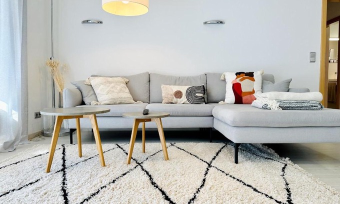Penzberg Apartment | LIKE HOME, cozy apartment, 2 bedrooms, Netflix, 55" TV, balcony, parking, self-check-in