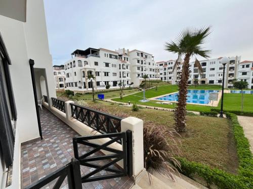 M'diq Apartment | Lilac's Garden vue piscine