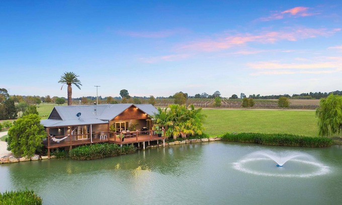 Keinbah House | Lilies Lakeside Spa Villa - 1 Bedroom - Your romantic getaway destination