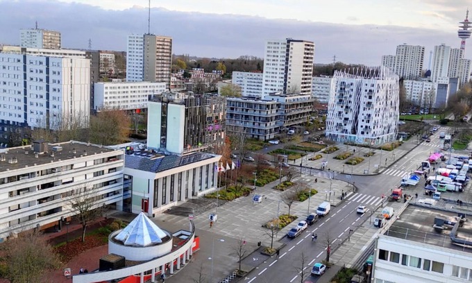 Mons-en-Baroeul Apartment | Lille-Apartment-Apartment-Ensuite with Bath-City view