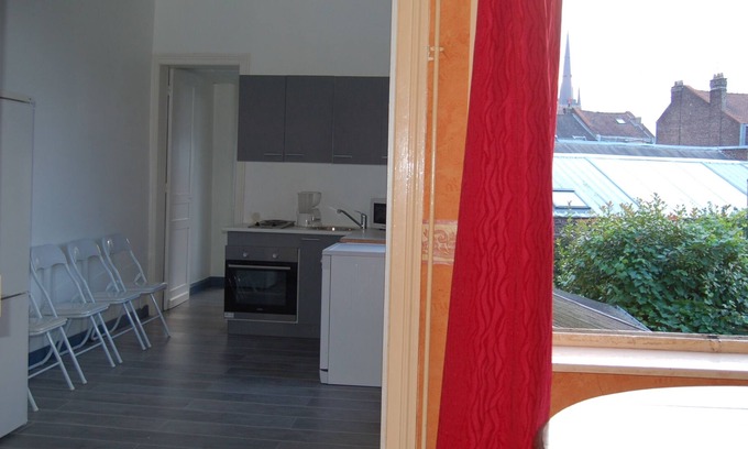 Fives Apartment | LILLE BRIGHT APARTMENT CLOSE TO STATION and LARGE PALACE FREE PARKING