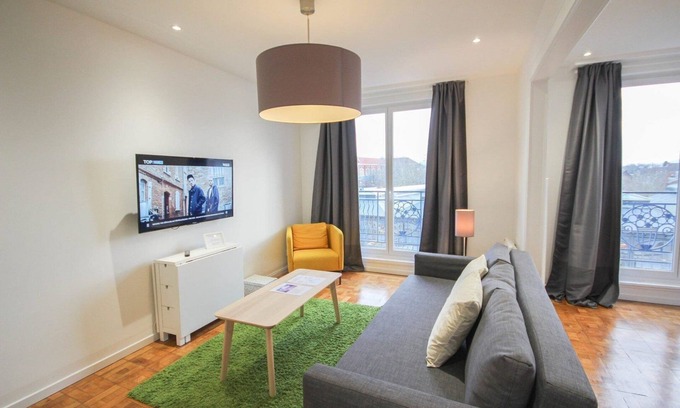 Wazemmes Apartment | Lille Wazemmes- One bedroom with balcony and view