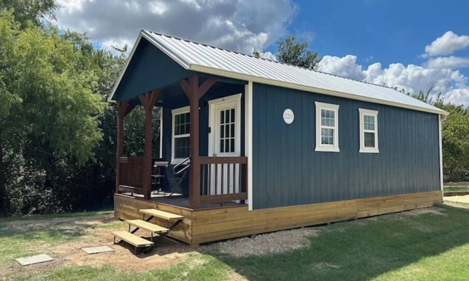 Dublin House | Lillie at Creeks Edge Cottagesnn